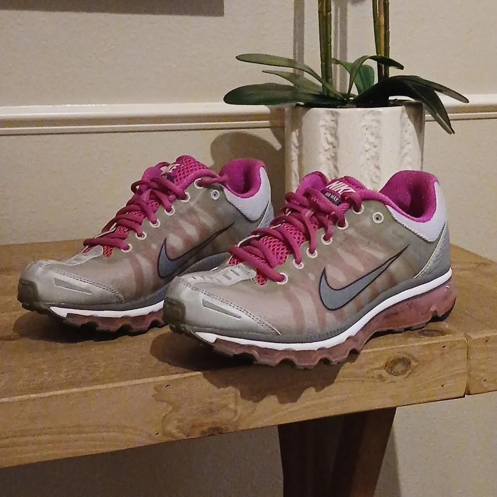Nike Air Max Women's Pink And Gray Running Shoes Sneakers. Size 8 - Picture 15 of 17